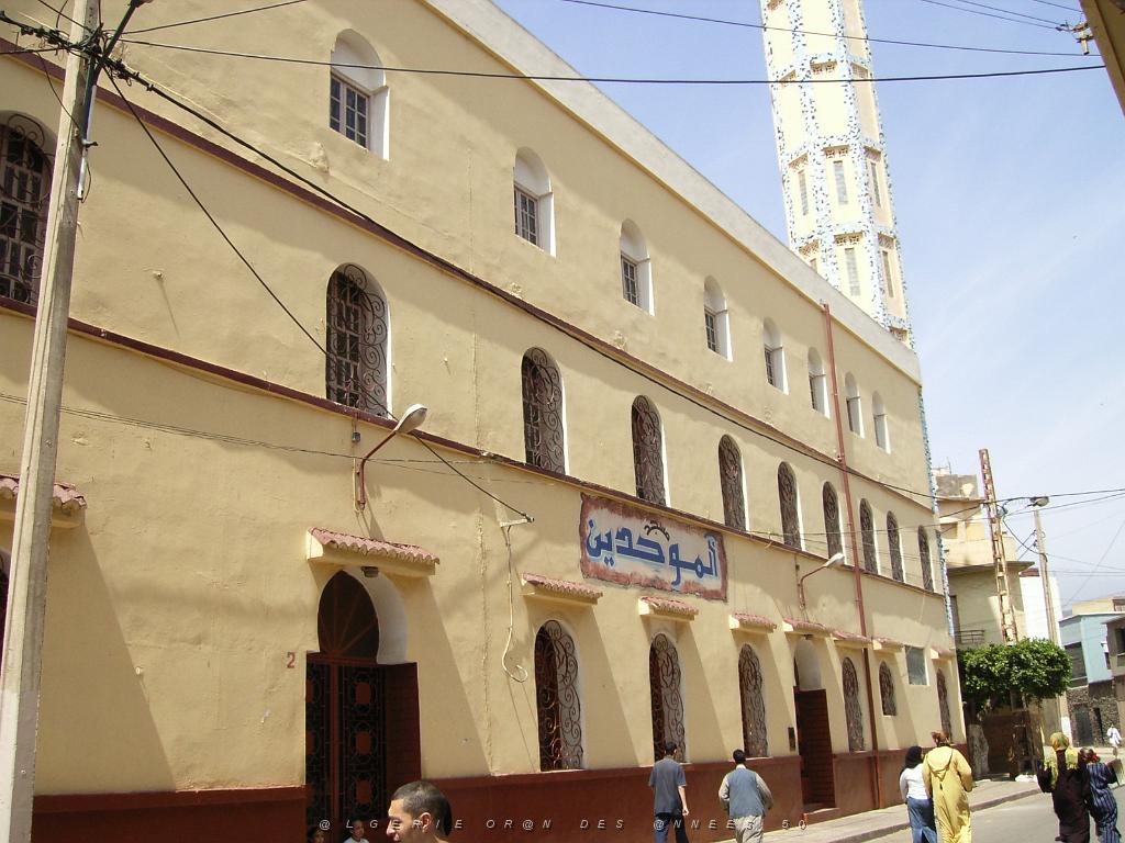 064-ORAN-Juin06-Eglise d'Eckmuhl devenue Mosquee..jpg - Unicode